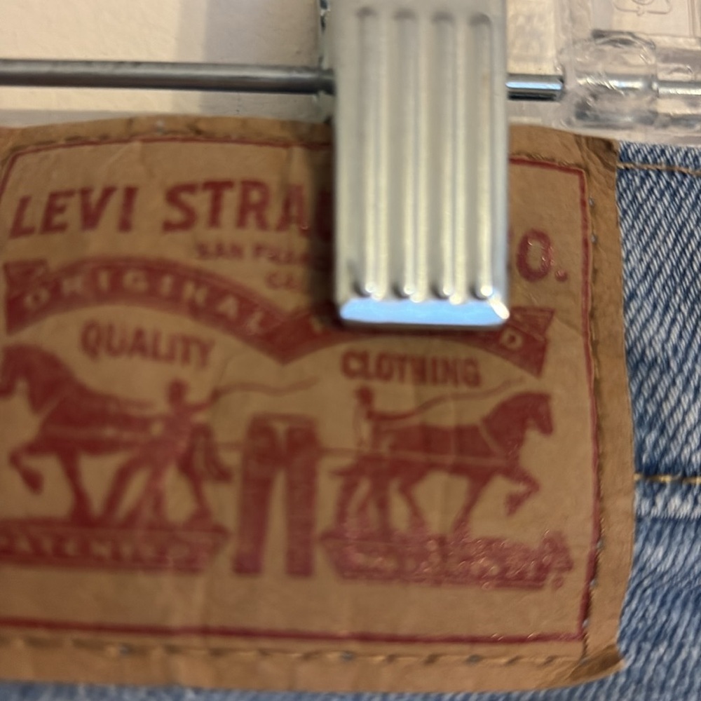 Levi's Light Blue Women's Hi-Rise, Wide Leg Jeans with Distressed Knees. Size 31 - Picture 5 of 6